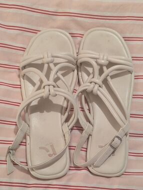 Report White Knotted Strap Women's Sandals